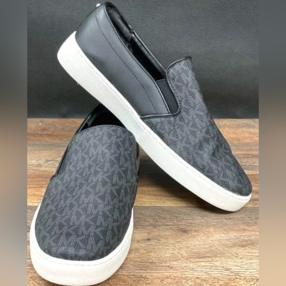 Michael Kors Keaton Logo Slip-On Sneakers Size 11M Used Exc MSRP $99 - Picture 3 of 9
